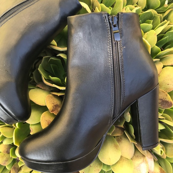 New black platform boots - Picture 6 of 6
